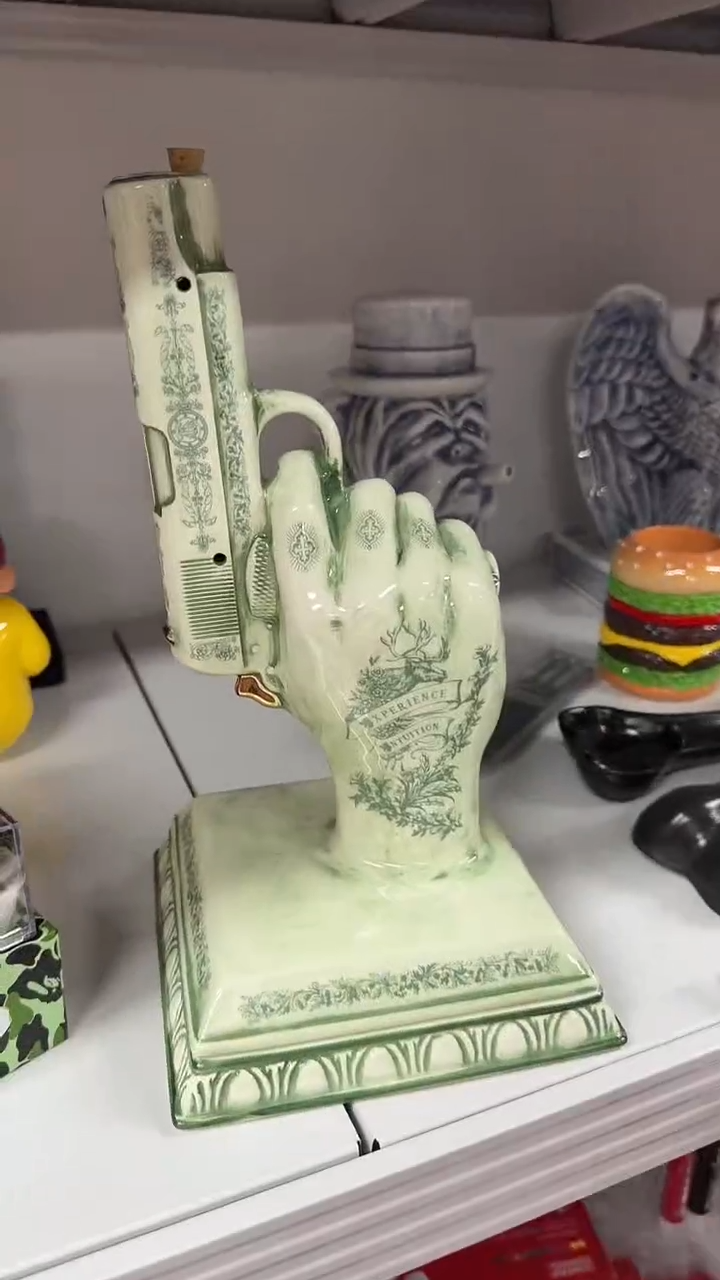 绿色手枪香炉一个