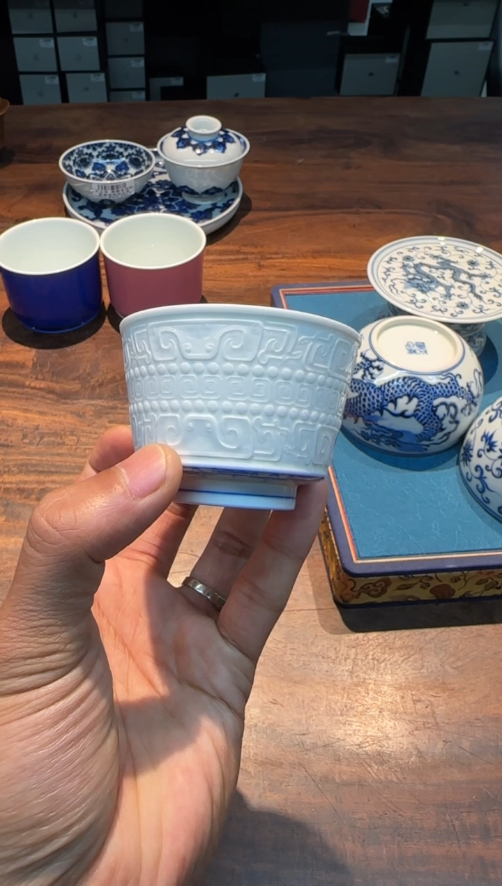 【闪购商品】天义华 青花缠枝雕刻铜钉纹杯