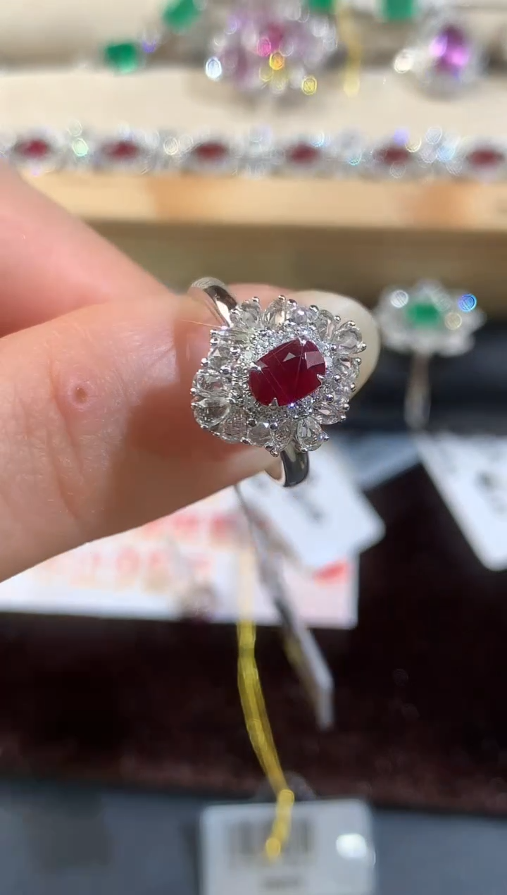 18K金镶嵌戒指红宝石D231|9400