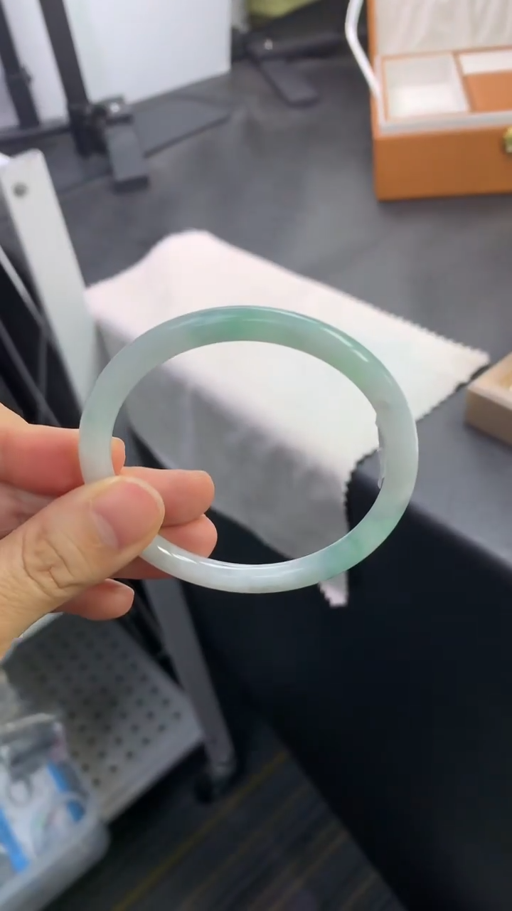 未镶嵌手镯（圆镯）翡翠退货需手镯吊牌标签完好