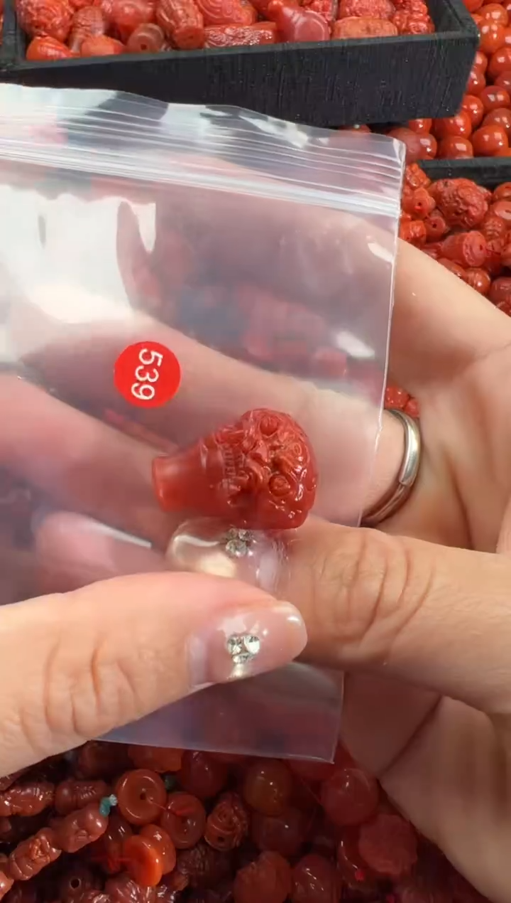 南红玛瑙未镶嵌颈饰1