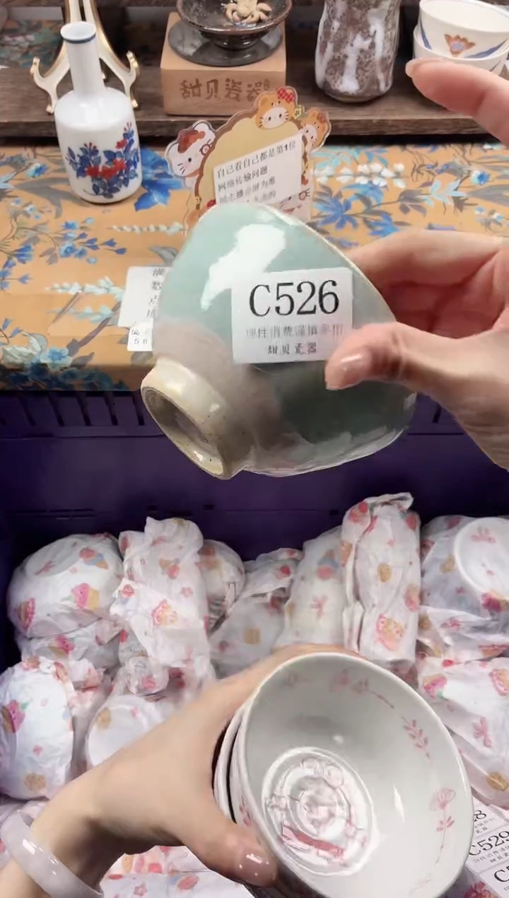 瓷片猪*                C526