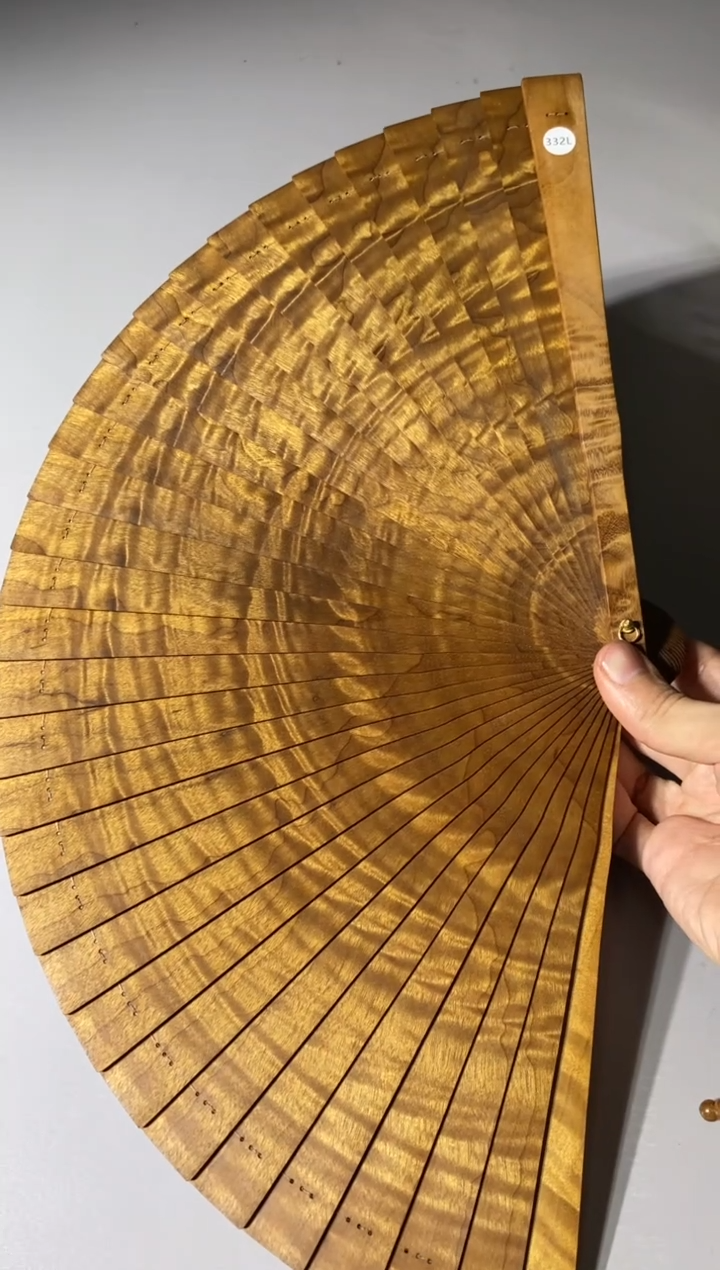 【闪购商品】金丝楠木雕332号24cm金丝楠木小叶桢楠扇子
