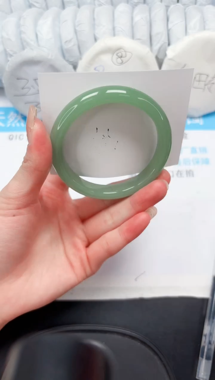 【闪购商品】石英质玉手镯未镶嵌235-60