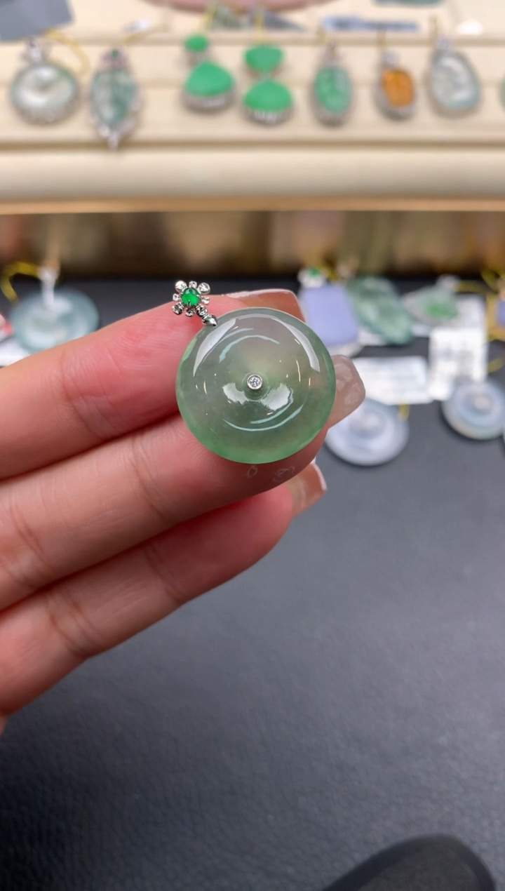 【闪购商品】翡翠颈饰18K金镶嵌D745