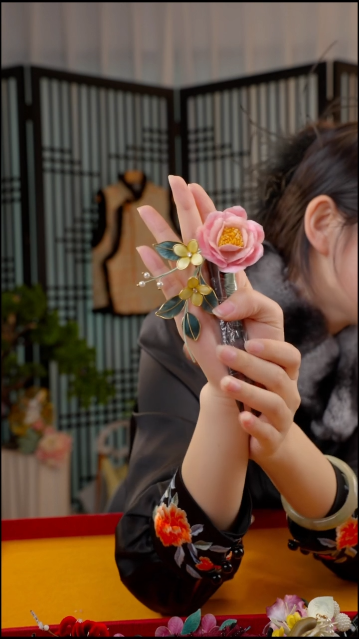 刺绣非遗绒花苏绣饰品