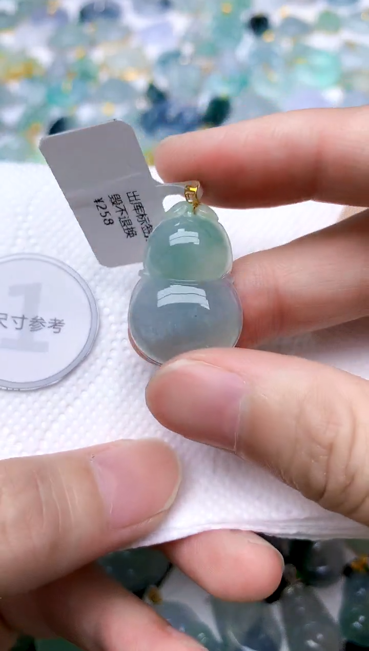 颈饰18K金镶嵌翡翠天然A货翡翠
