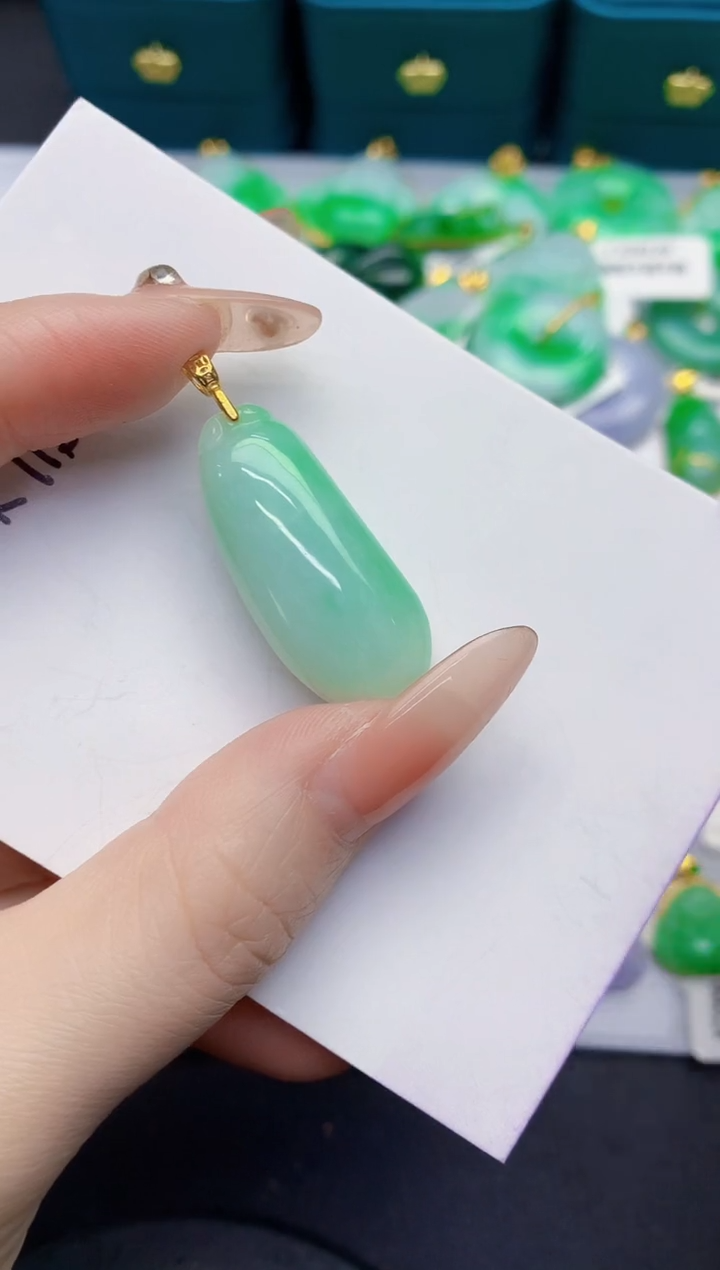 颈饰未镶嵌翡翠缅甸天然翡翠A货