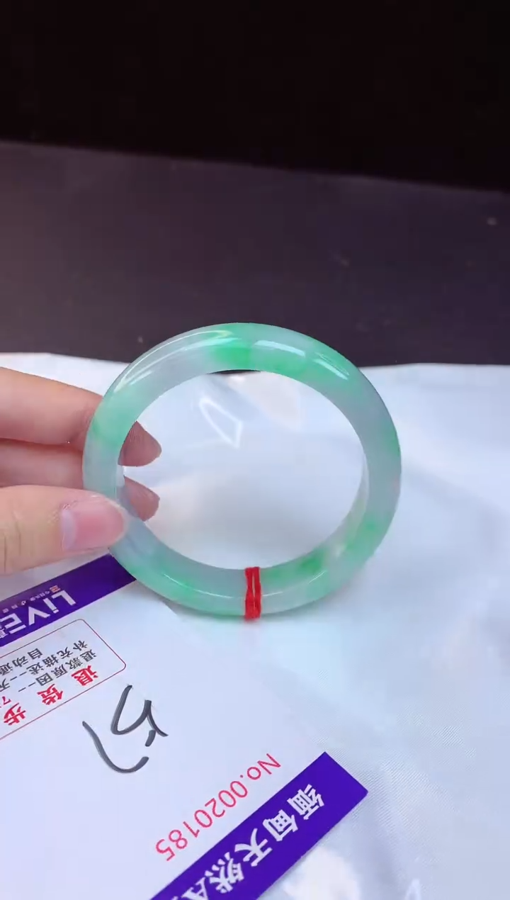 【闪购商品】翡翠手镯未镶嵌57+             