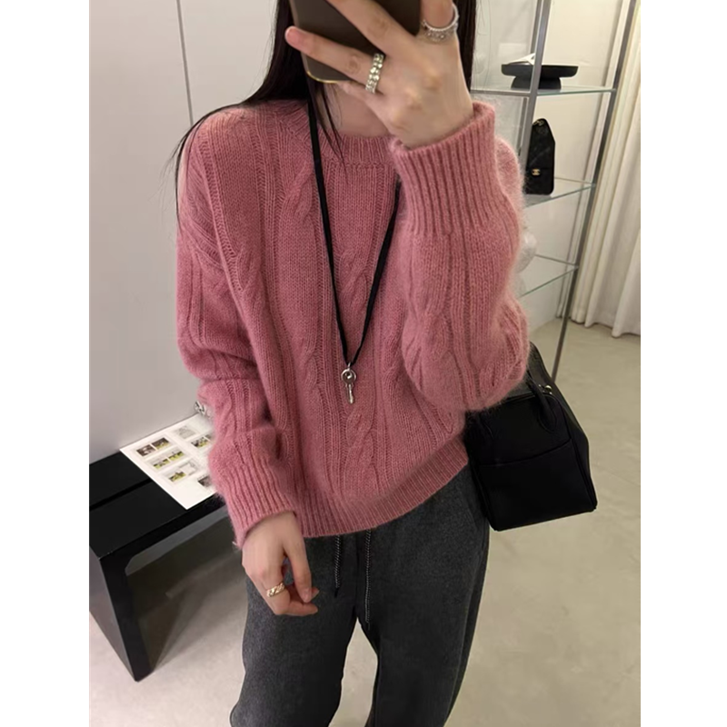 温柔系气质宽松保暖粉色圆领亲肤绞花内搭毛衣女冬