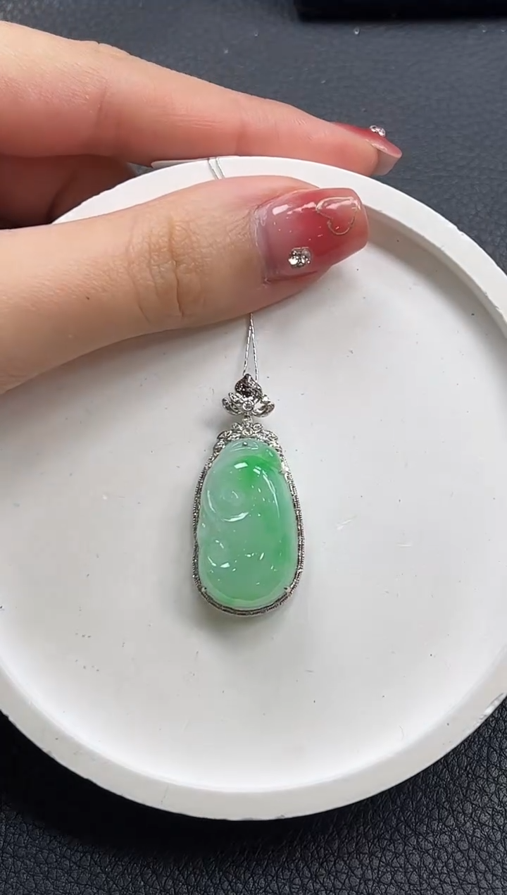 【闪购商品】翡翠颈饰18K金镶嵌如意