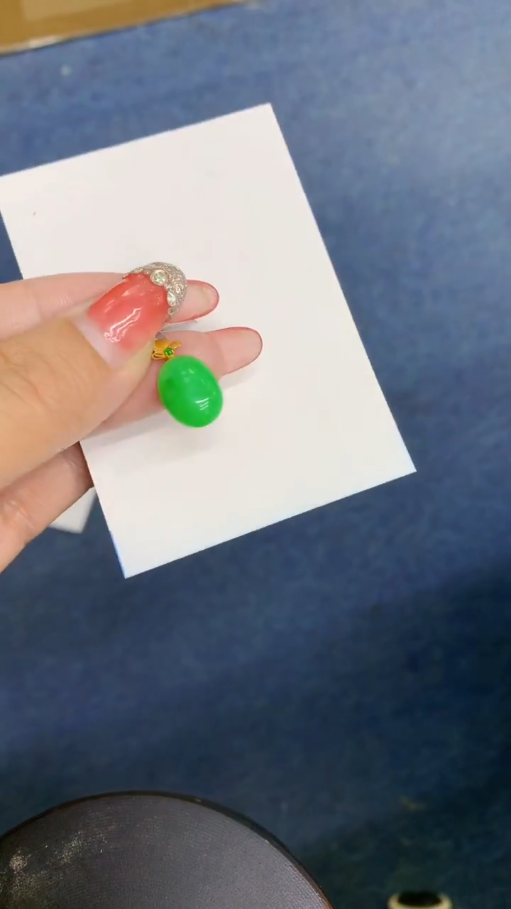 颈饰18K金镶嵌翡翠1