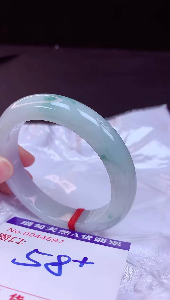 翡翠手镯未镶嵌58+             