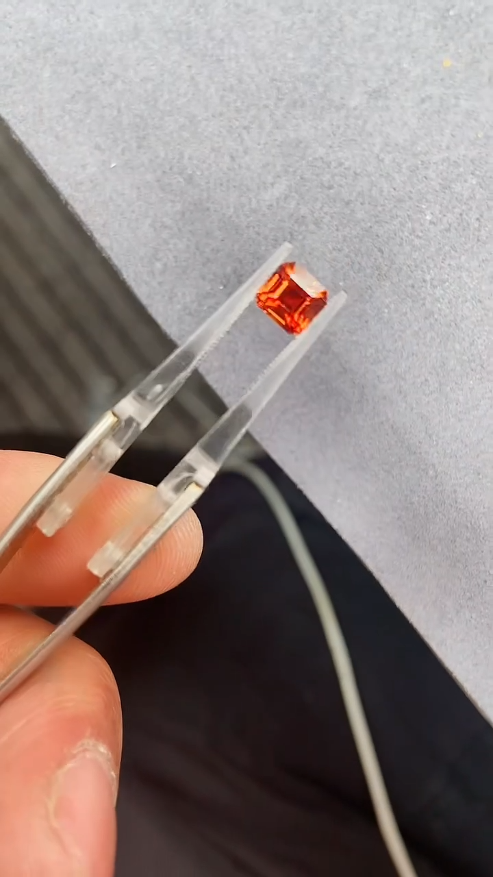 【闪购商品】石榴石（芬达石）裸石未镶嵌1.5