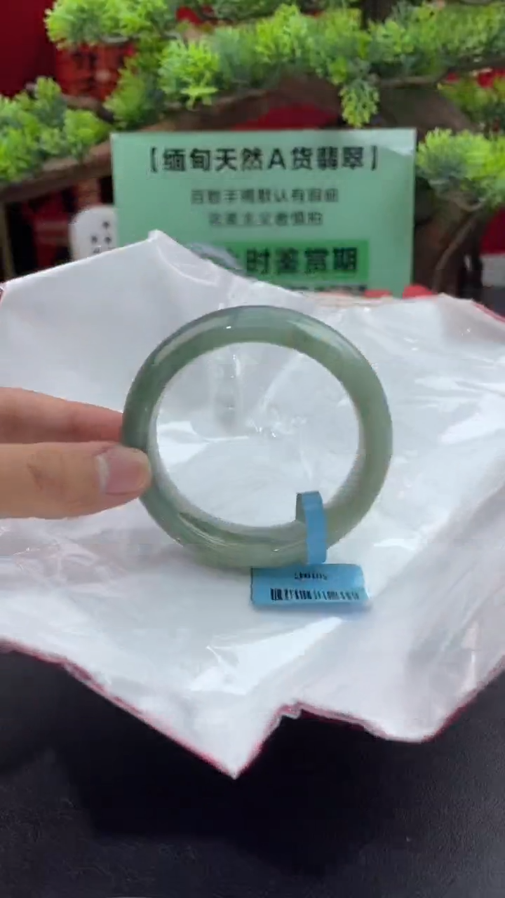 【闪购商品】翡翠手镯未镶嵌28翡翠手镯（微瑕）