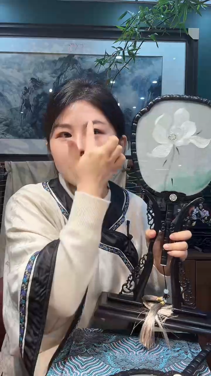 竖款非遗苏绣手工刺绣紫光檀扇子