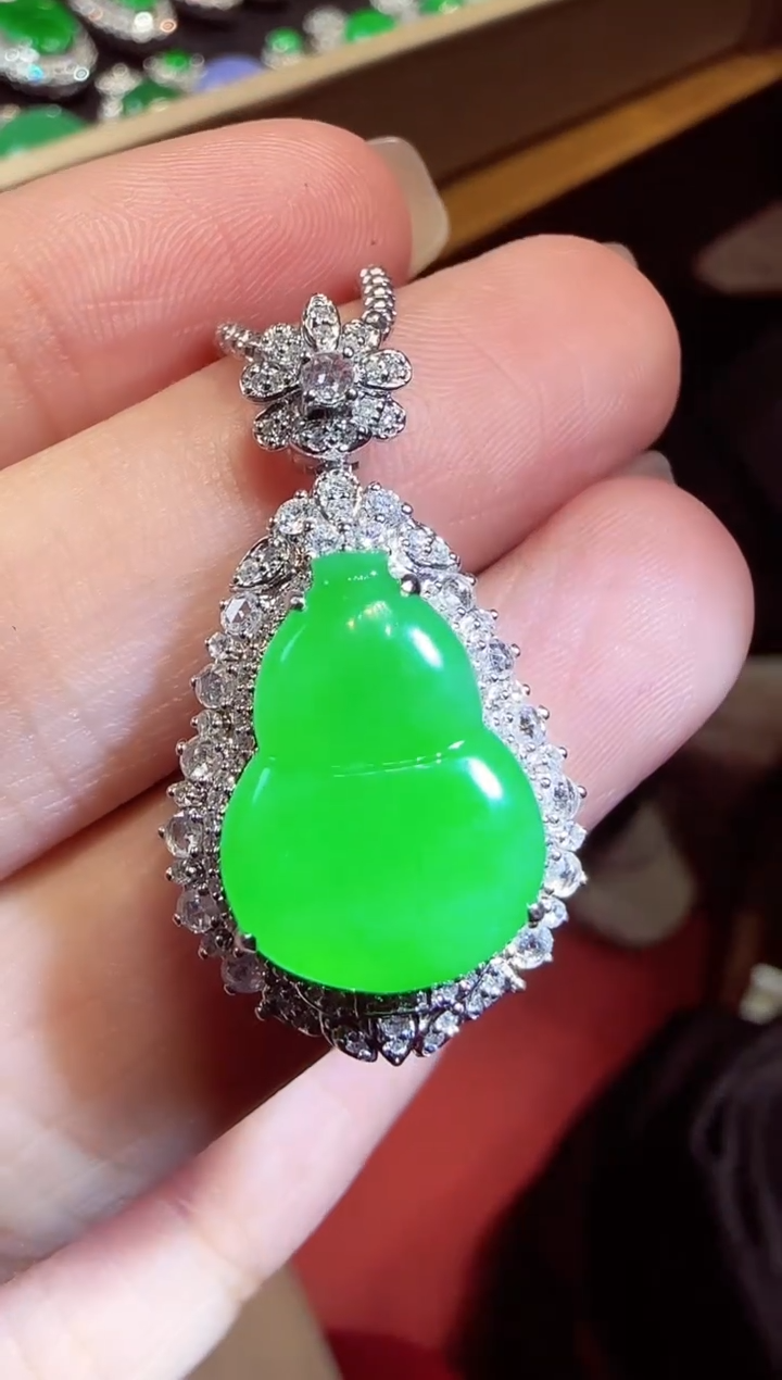 【闪购商品】翡翠吊坠(不含链)18K金镶嵌葫芦