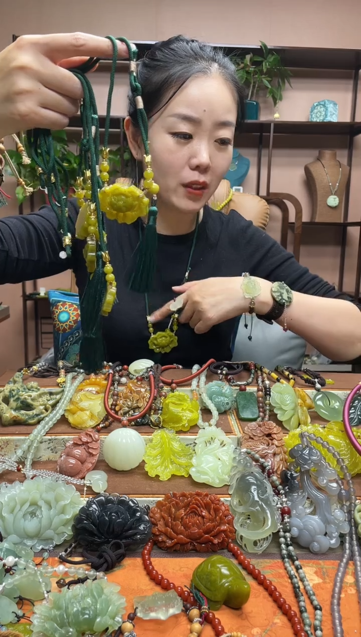 未镶嵌岫玉吊坠多样性发货发其中之一