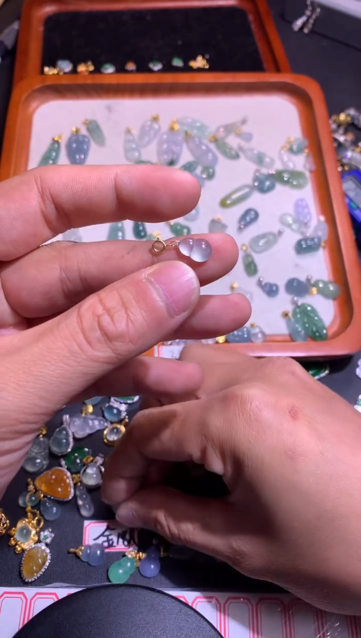 【闪购商品】翡翠吊坠(不含链)18K金镶嵌1