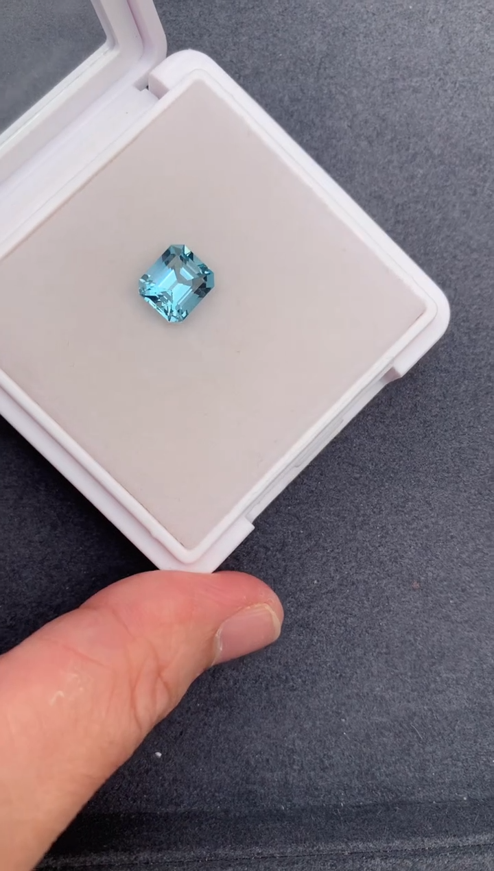 【闪购商品】海蓝宝石裸石未镶嵌2.4ct海蓝宝