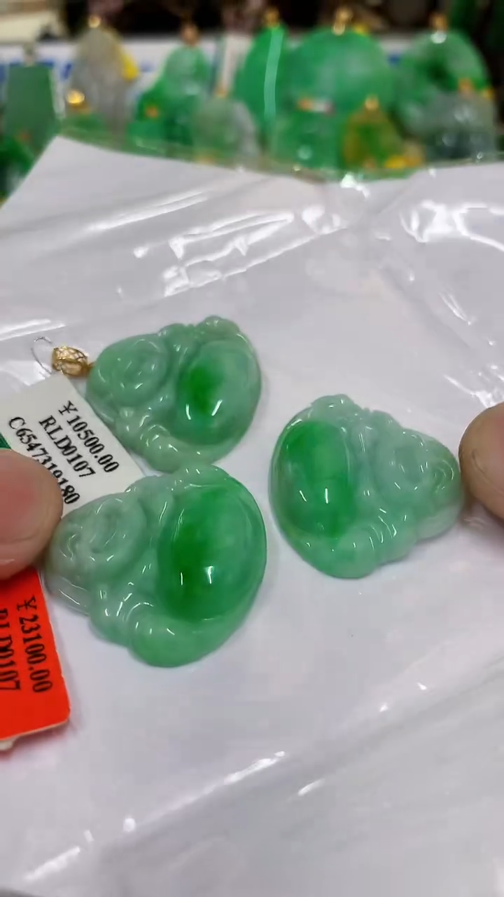 【闪购商品】翡翠18K金镶嵌吊坠(不含链)多样性发货其中一件