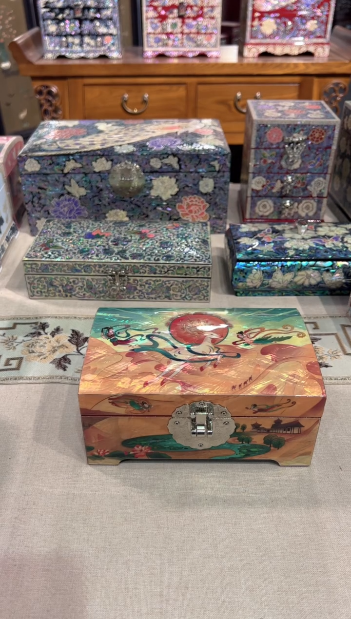 【闪购商品】鱼锁绒布底·弘贝雅螺钿漆器文化馆