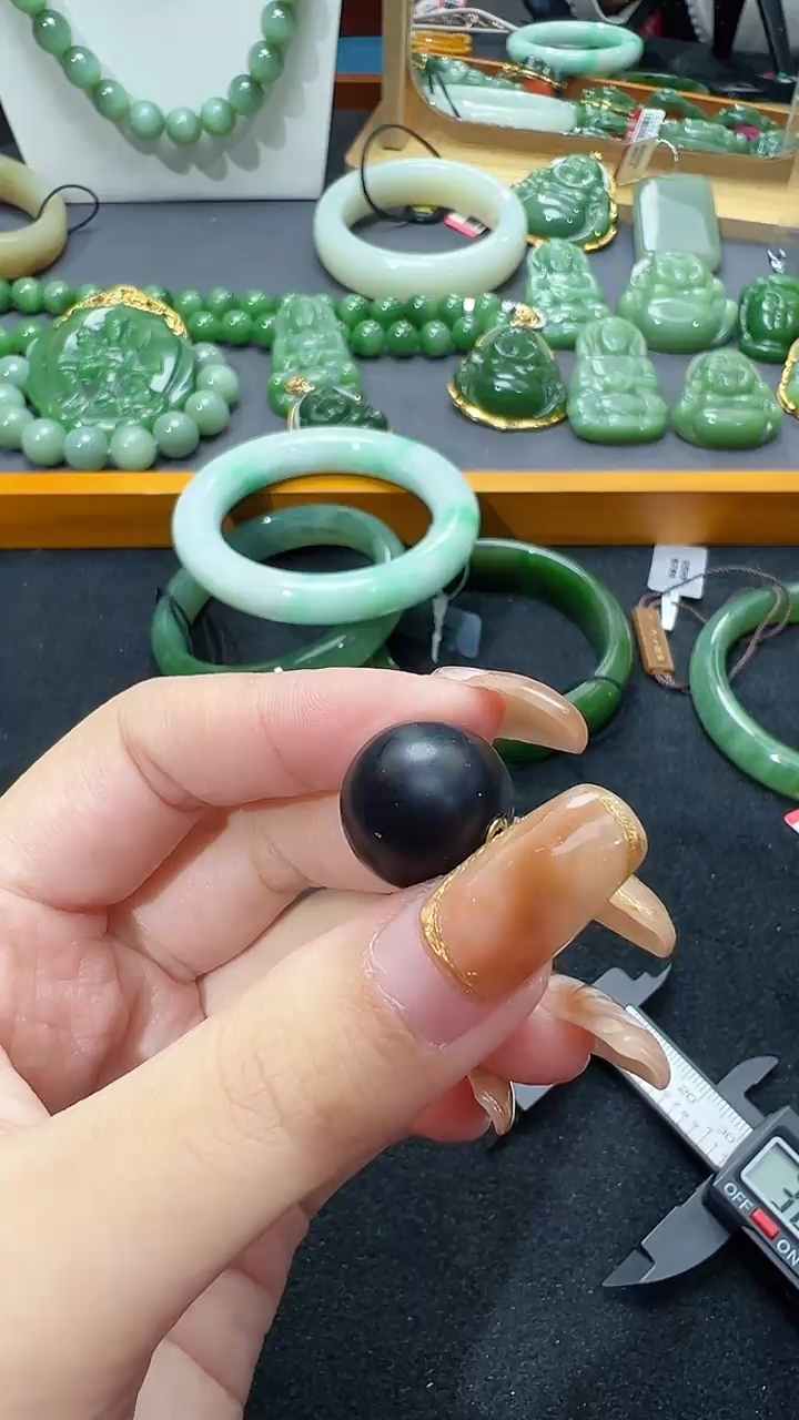 【闪购商品】和田玉吊坠(赠链)未镶嵌68