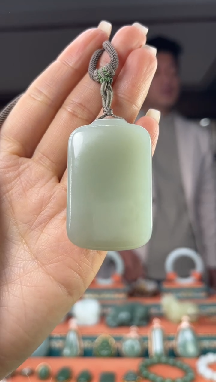 颈饰未镶嵌和田玉佩佩