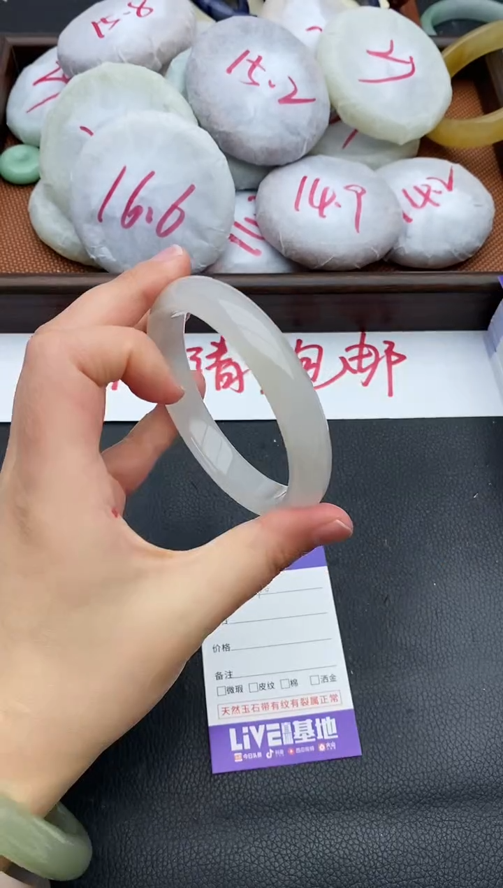 未镶嵌手镯石英质玉10+64.5