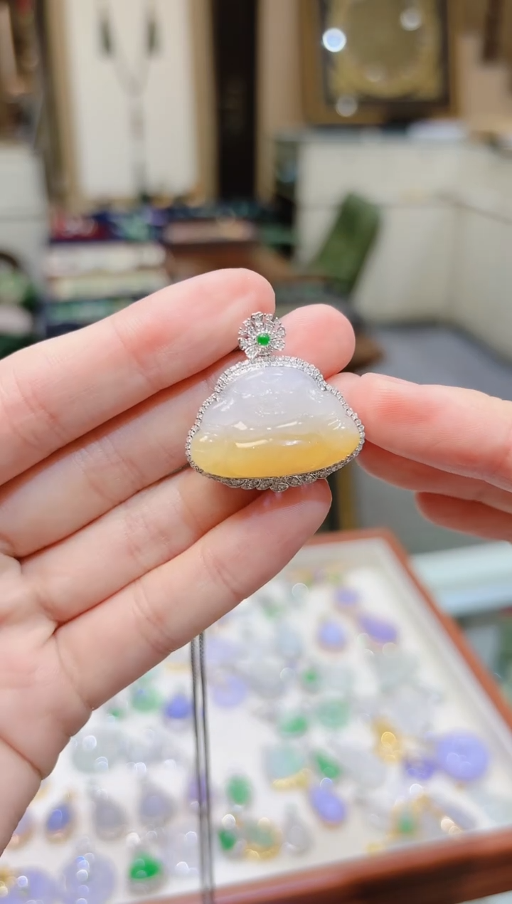 【闪购商品】翡翠颈饰18K金镶嵌黄翡翡翠佛公项坠
