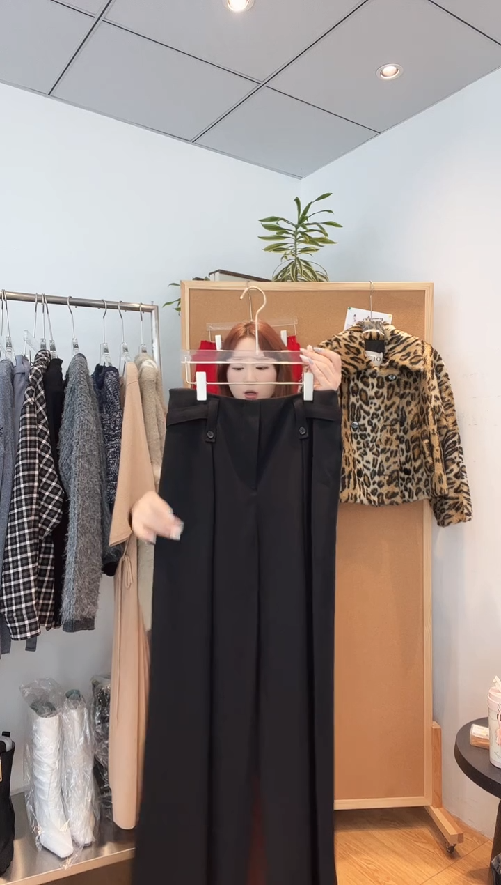 编号076 LOW 黑色阔腿裤 78左右腰围  L码  秋冬厚款 待开价