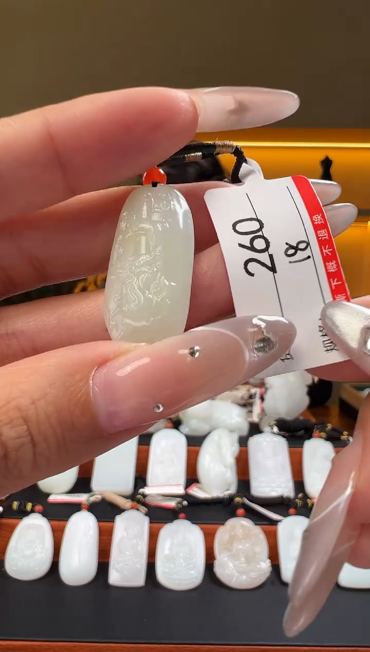 颈饰未镶嵌和田玉1