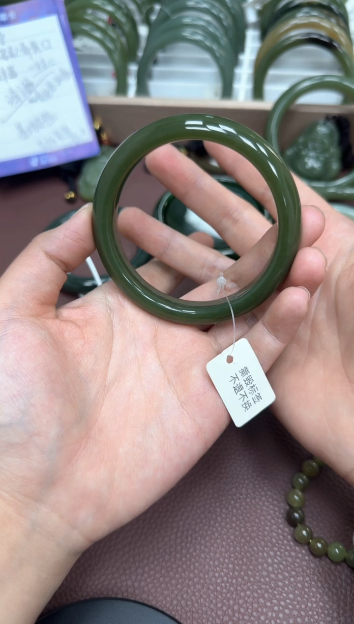 【闪购商品】和田玉手镯未镶嵌天然和田玉有天然结构