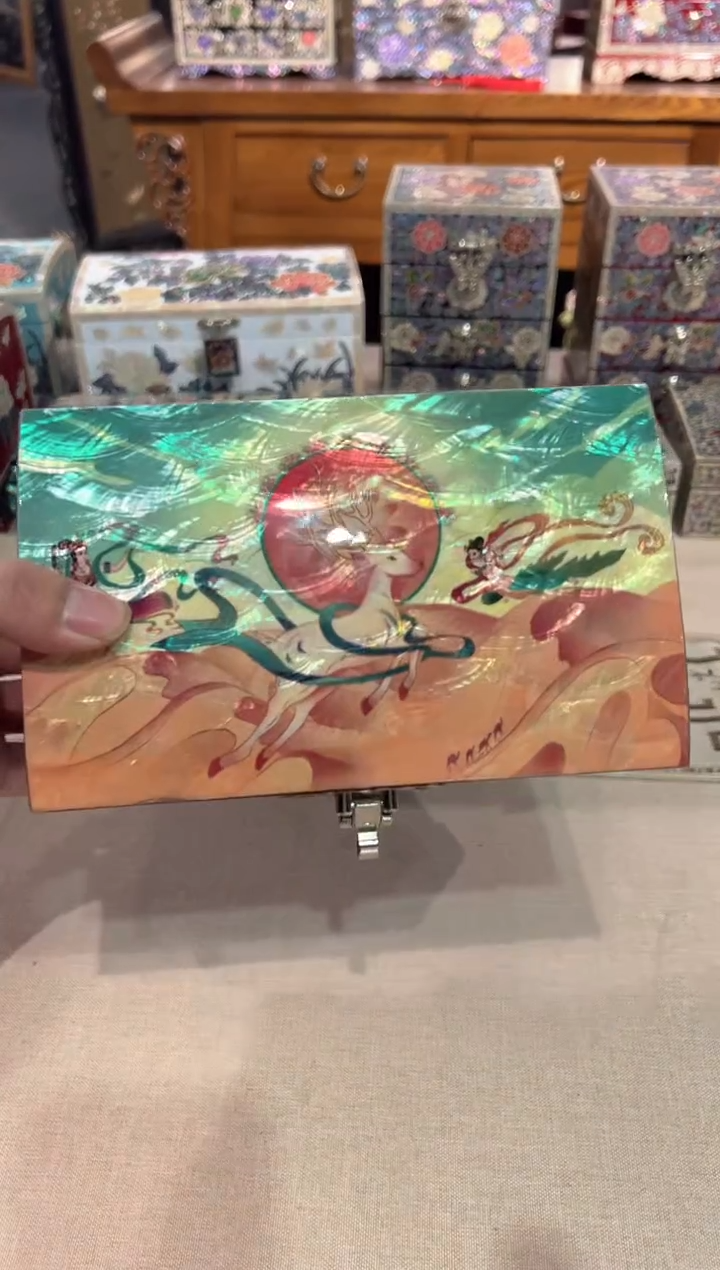 【闪购商品】鱼锁绒布底弘贝雅螺钿漆器文化馆