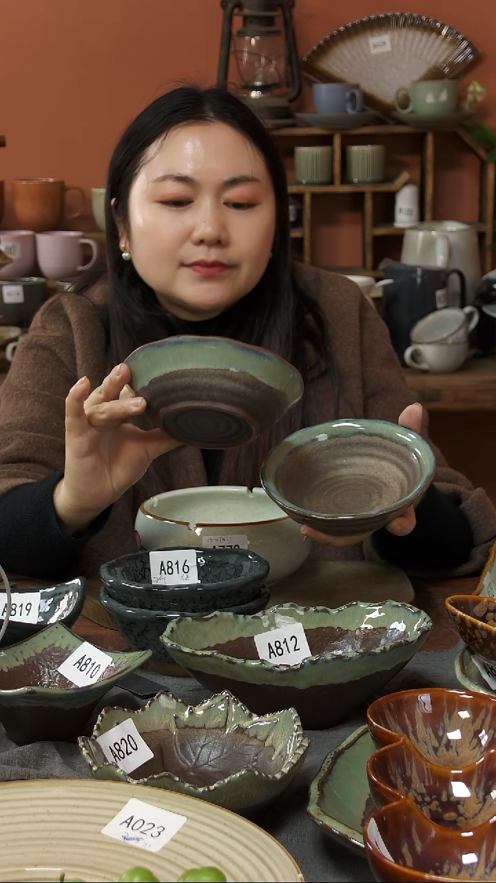 陶瓷A822陶瓷红泥底荷叶花边碗2个微瑕14.5*4.5