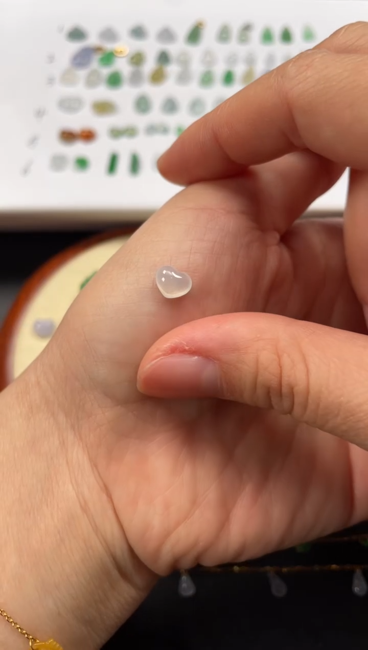 吊坠(不含链)18K金镶嵌翡翠一个JK278