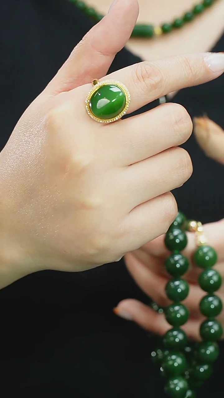 【闪购商品】和田玉蛋面18K金镶嵌戒指