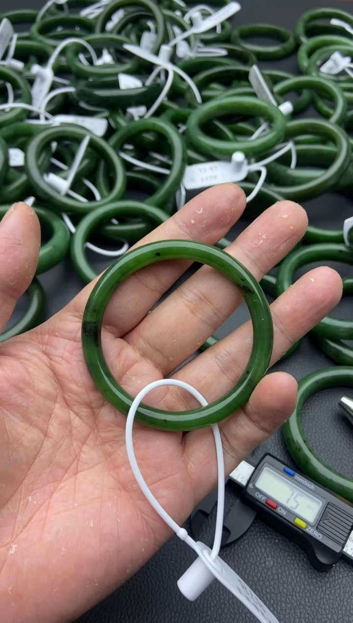 未镶嵌手镯和田玉（碧玉）91-53.5