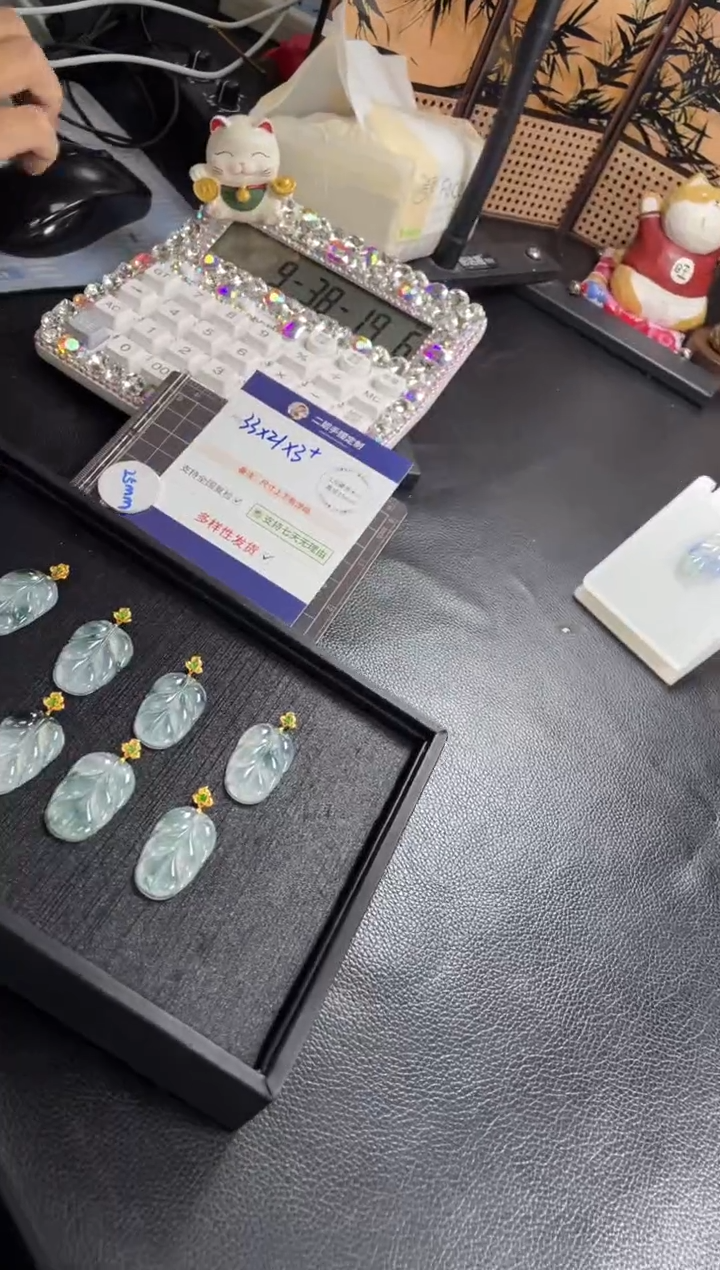 【闪购商品】翡翠挂件18K金镶嵌黑钢叶子FL81@CP多样性发其一配绳