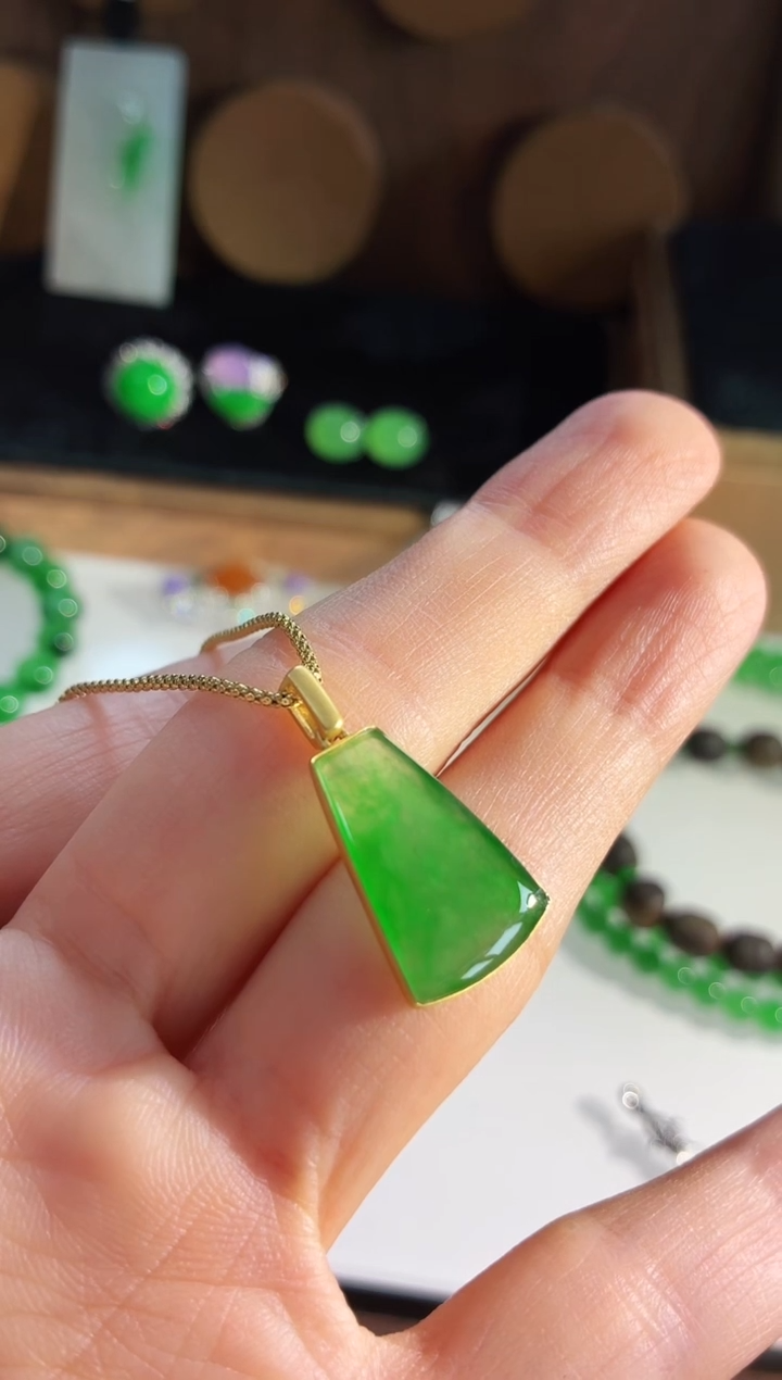 吊坠(不含链)18K金镶嵌翡翠吊坠