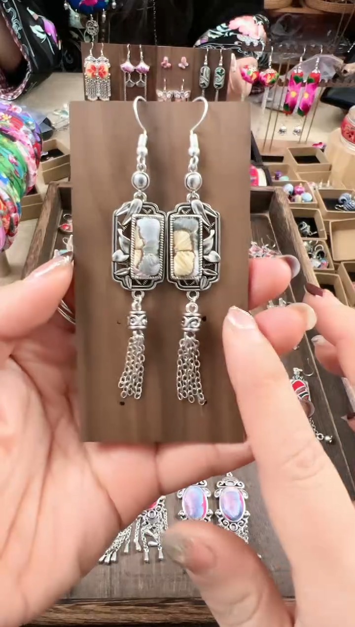 【闪购商品】织绣民族风老绣饰品111