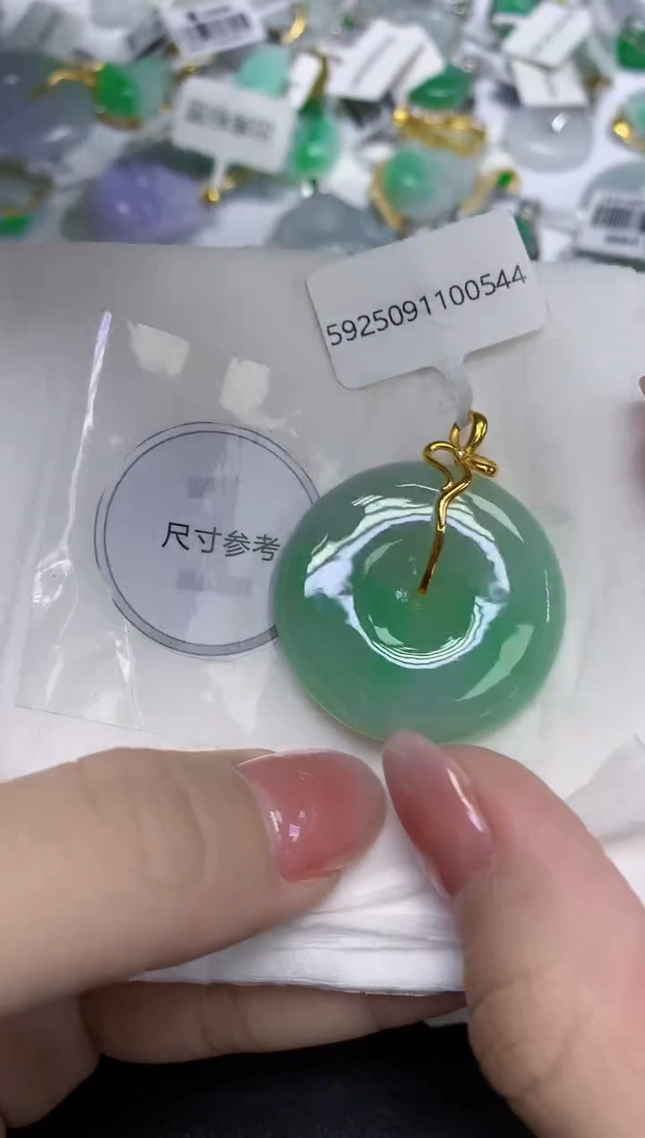 颈饰18K金镶嵌翡翠天然缅甸翡翠A货多样性发一件