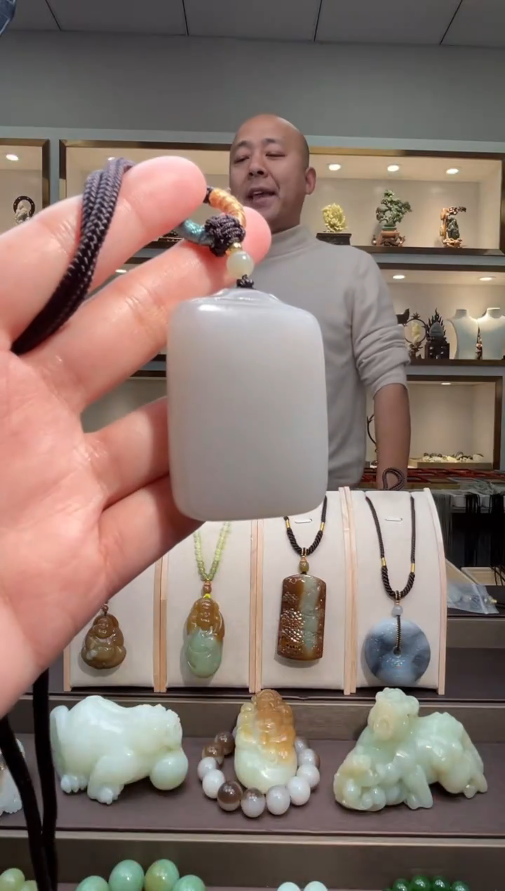 颈饰未镶嵌和田玉苏