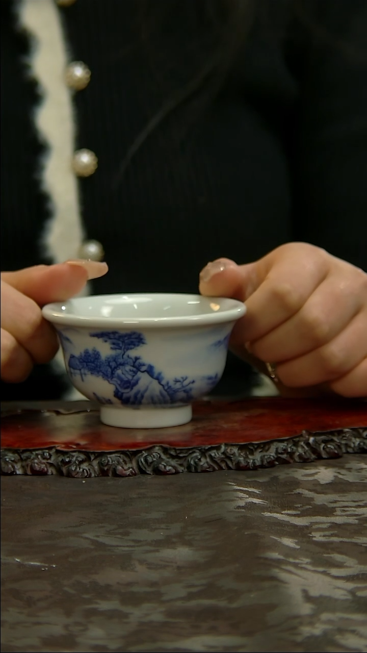 【闪购商品】青花手绘山水小压手杯