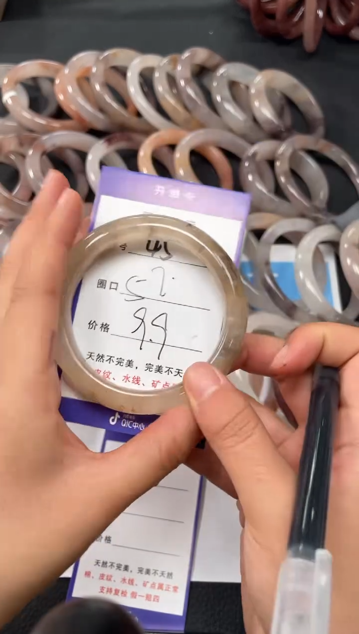 未镶嵌手镯石英质玉45