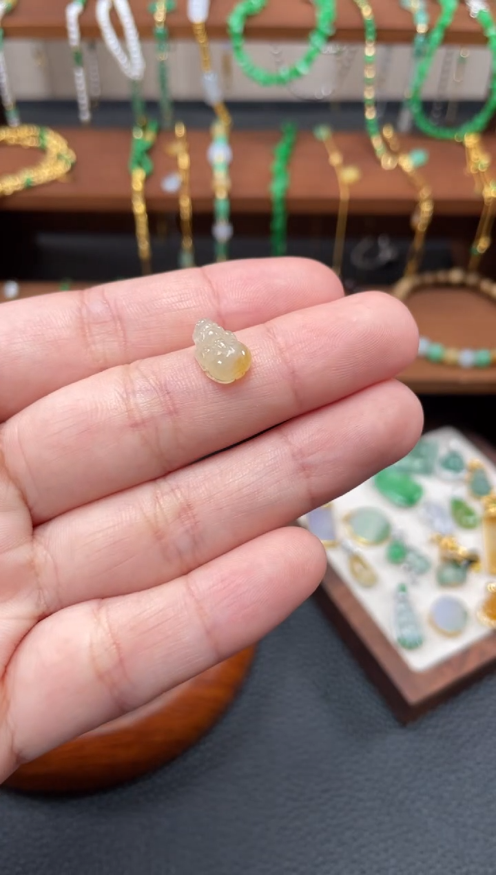 【闪购商品】翡翠吊坠(不含链)18K金镶嵌一个     P261