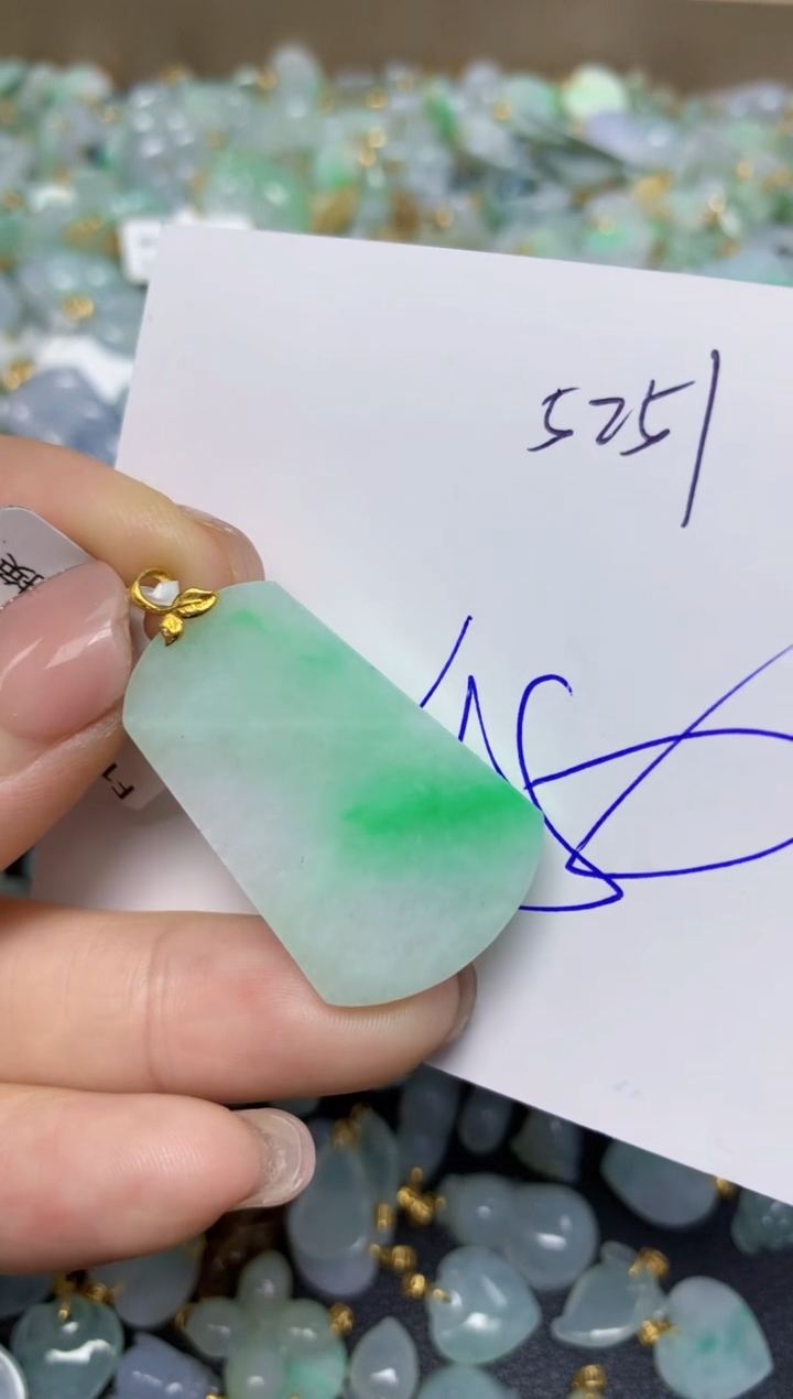 【闪购商品】翡翠挂件18K金镶嵌 天然翡翠A货