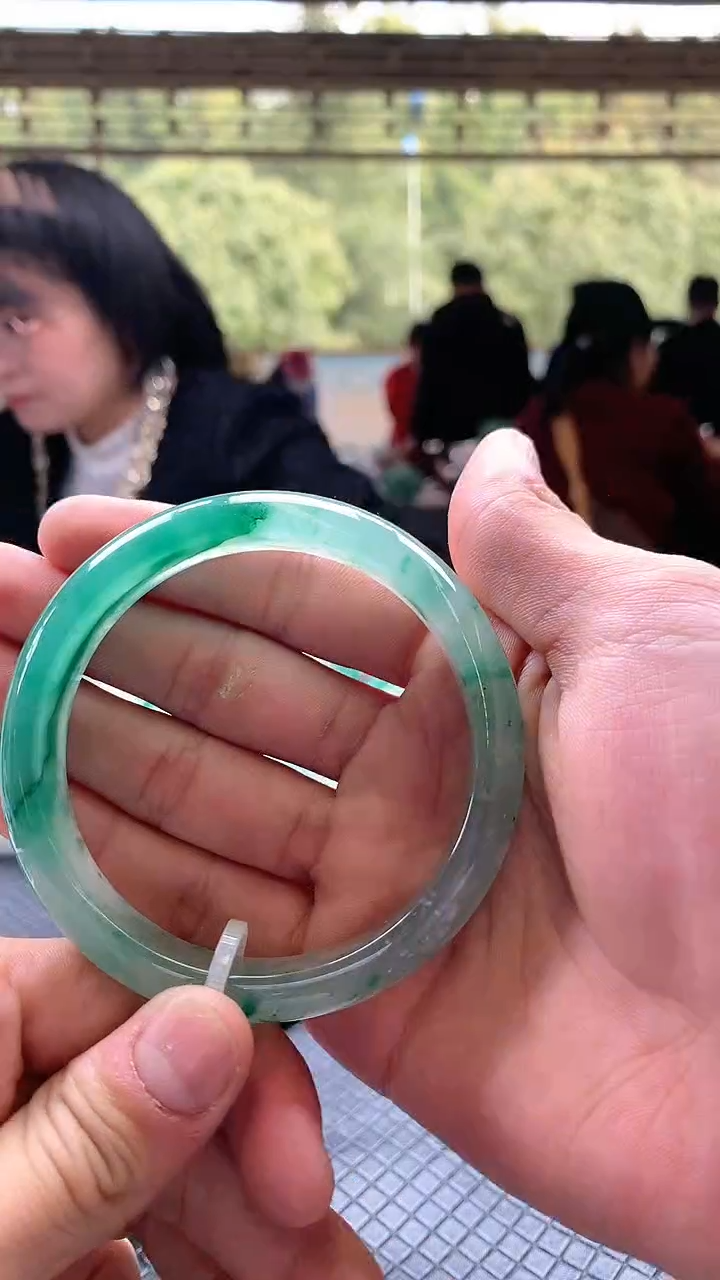 【闪购商品】石英质玉手镯未镶嵌冰飘花手镯