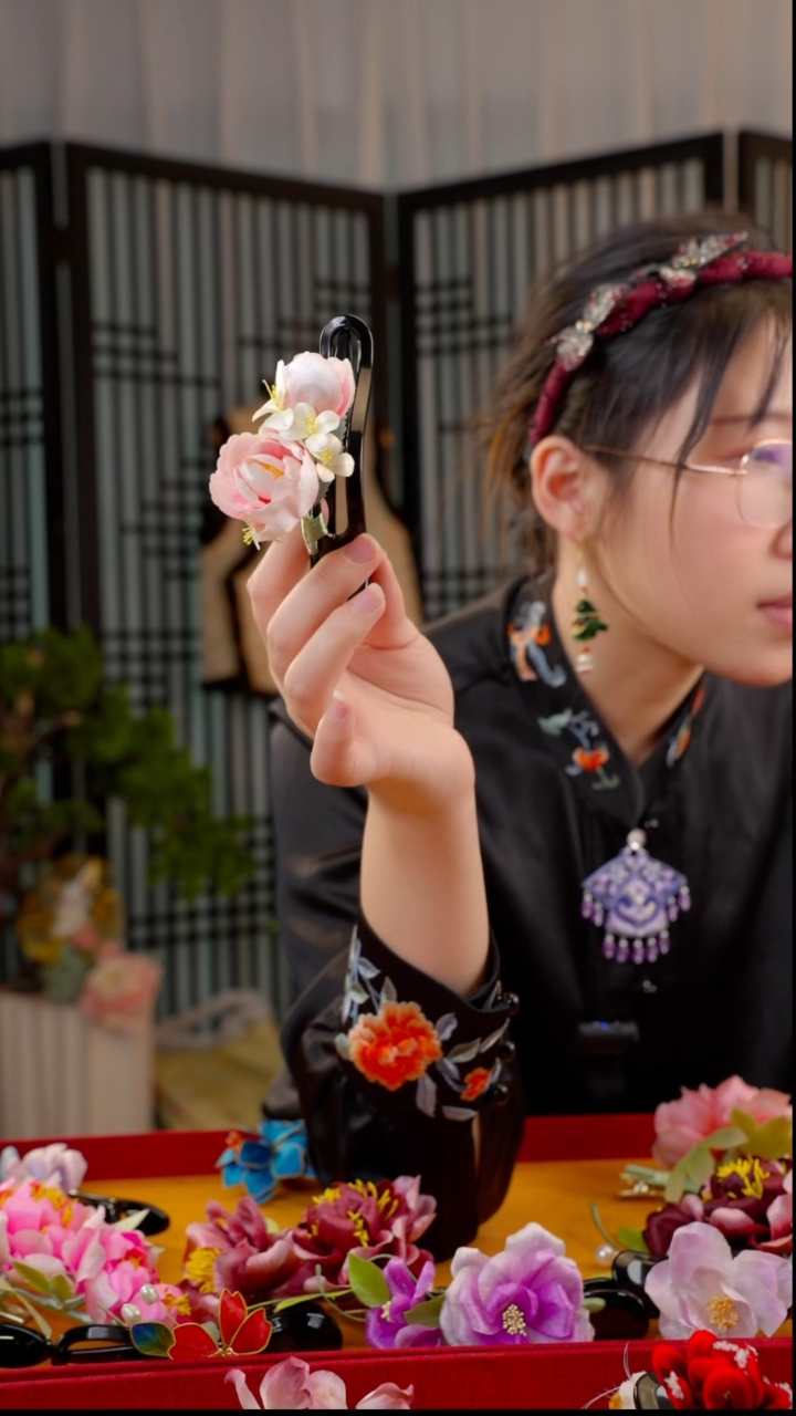 刺绣非遗绒花苏绣饰品