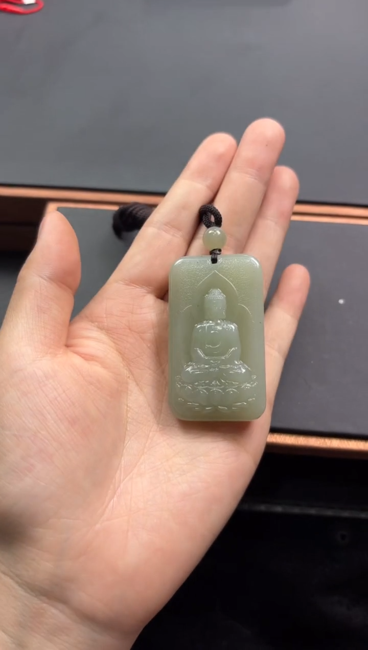 【闪购商品】和田玉吊坠(赠链)未镶嵌且末微色差近矿吊坠